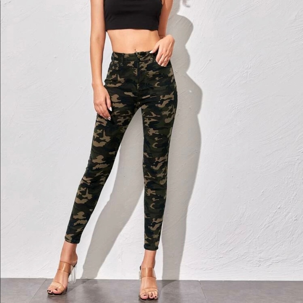 Woman’s Camo Stretch Body Lifting Jeans
